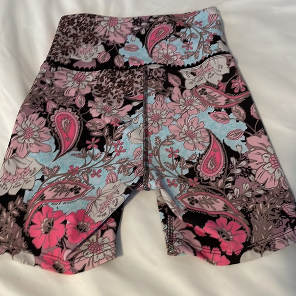 BEACH RIOT Fandango Paisley Bike Shorts XS Multicolor - Picture 5 of 5
